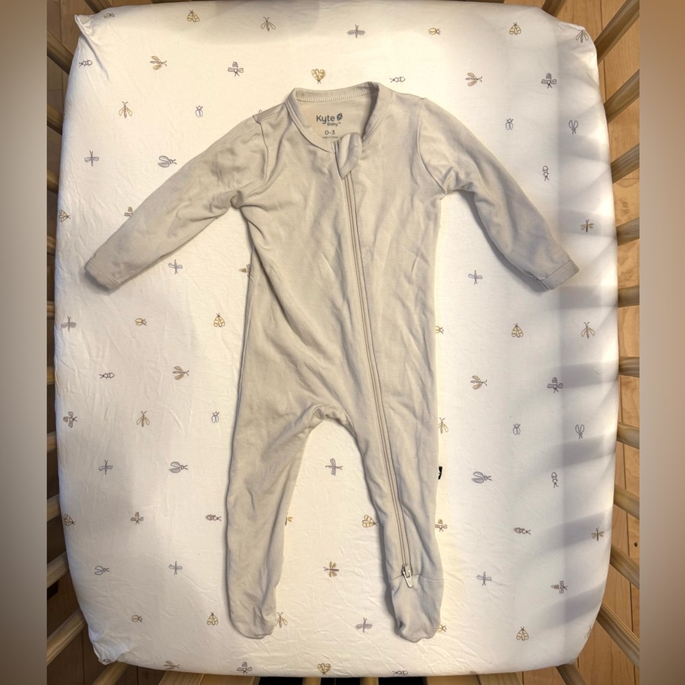 Kyte Baby Zippered Footie in Ecru